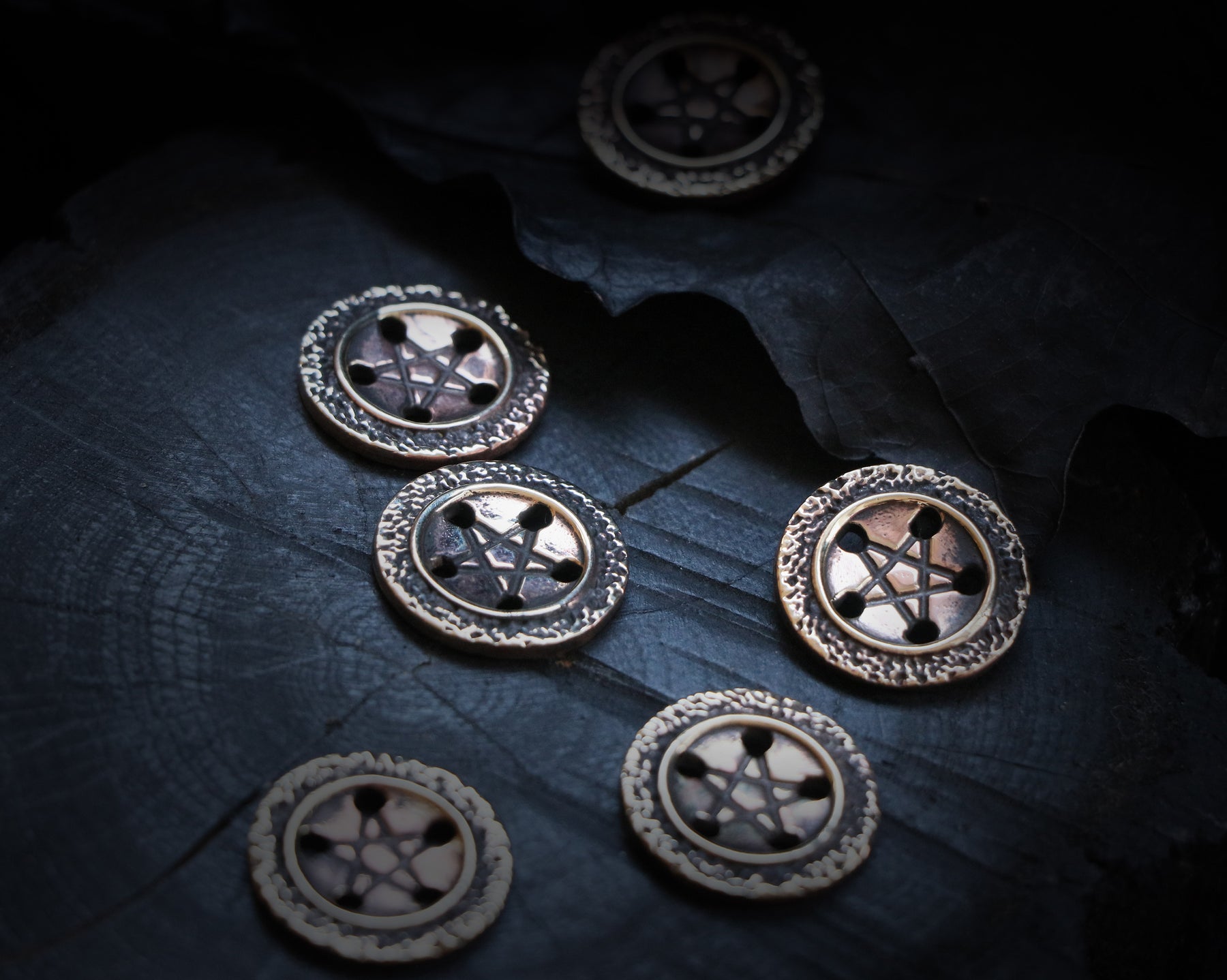 set pentagram buttons