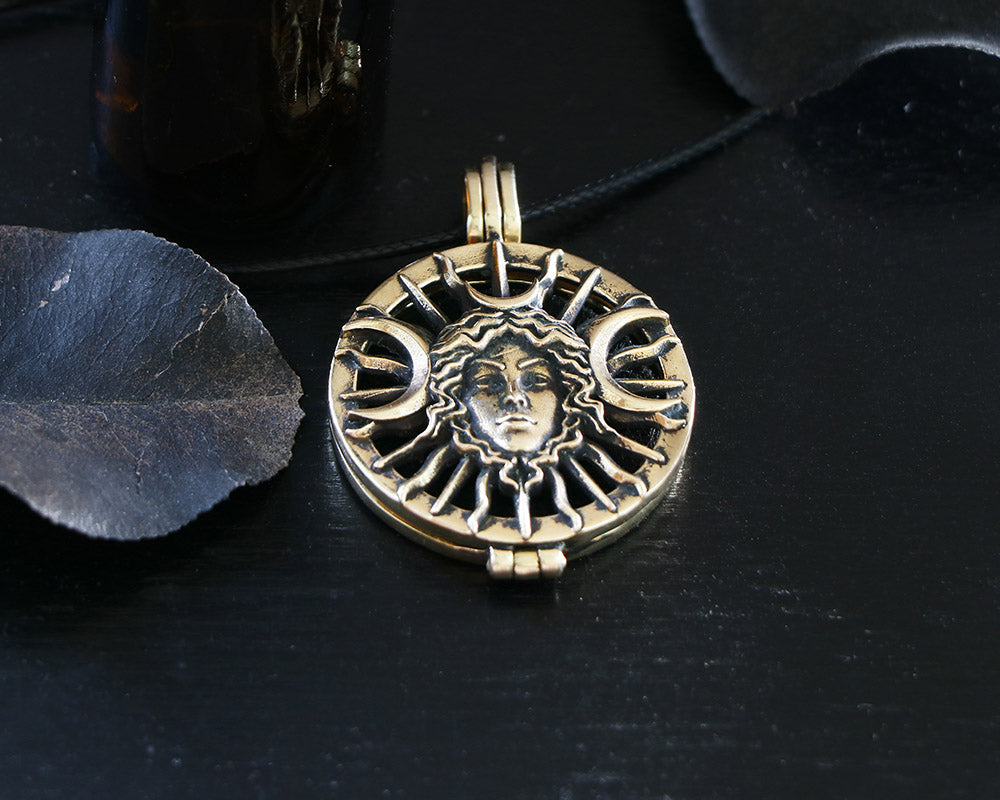 Hecate necklace oil diffuser