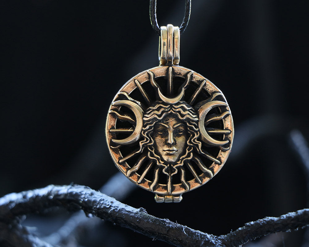 Hecate necklace made of Bronze