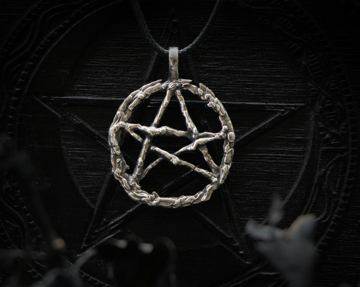 pendant necklace