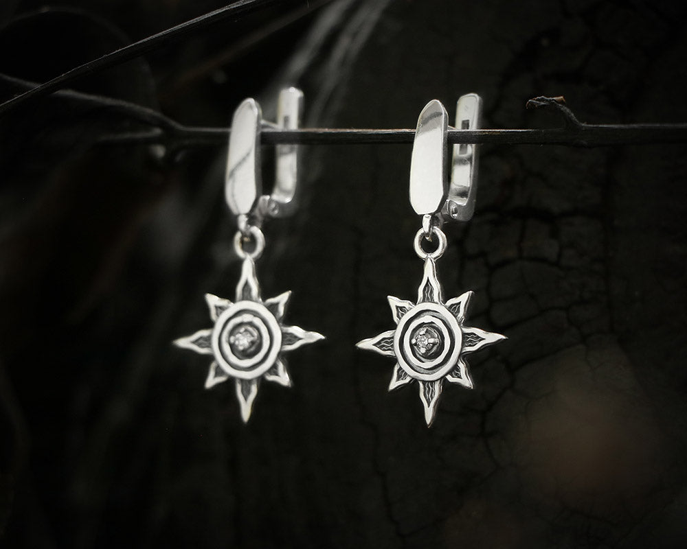 ISHTAR INNANA Star EARRINGS 925 sterling Silver with a latch back lock