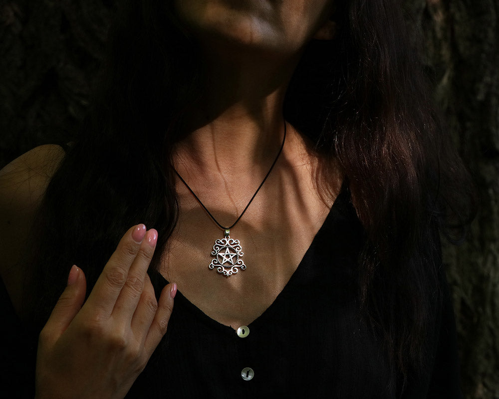silver pentagram necklace