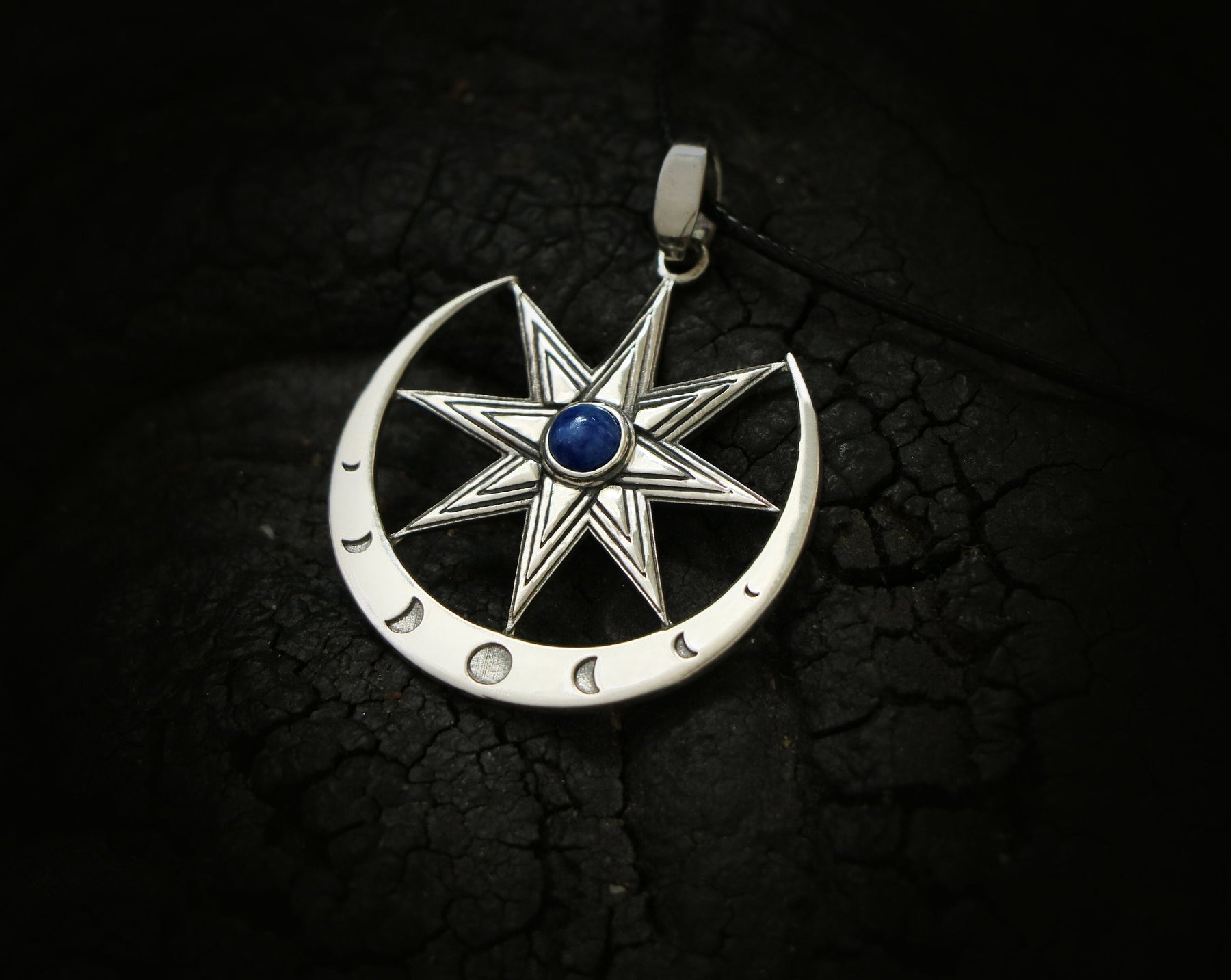 Inanna pendant with lapis lazuli