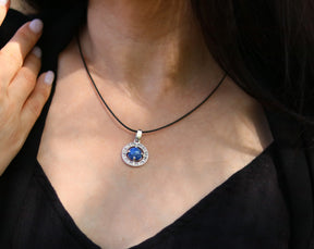 Silver pendant with Lapis Lazuli